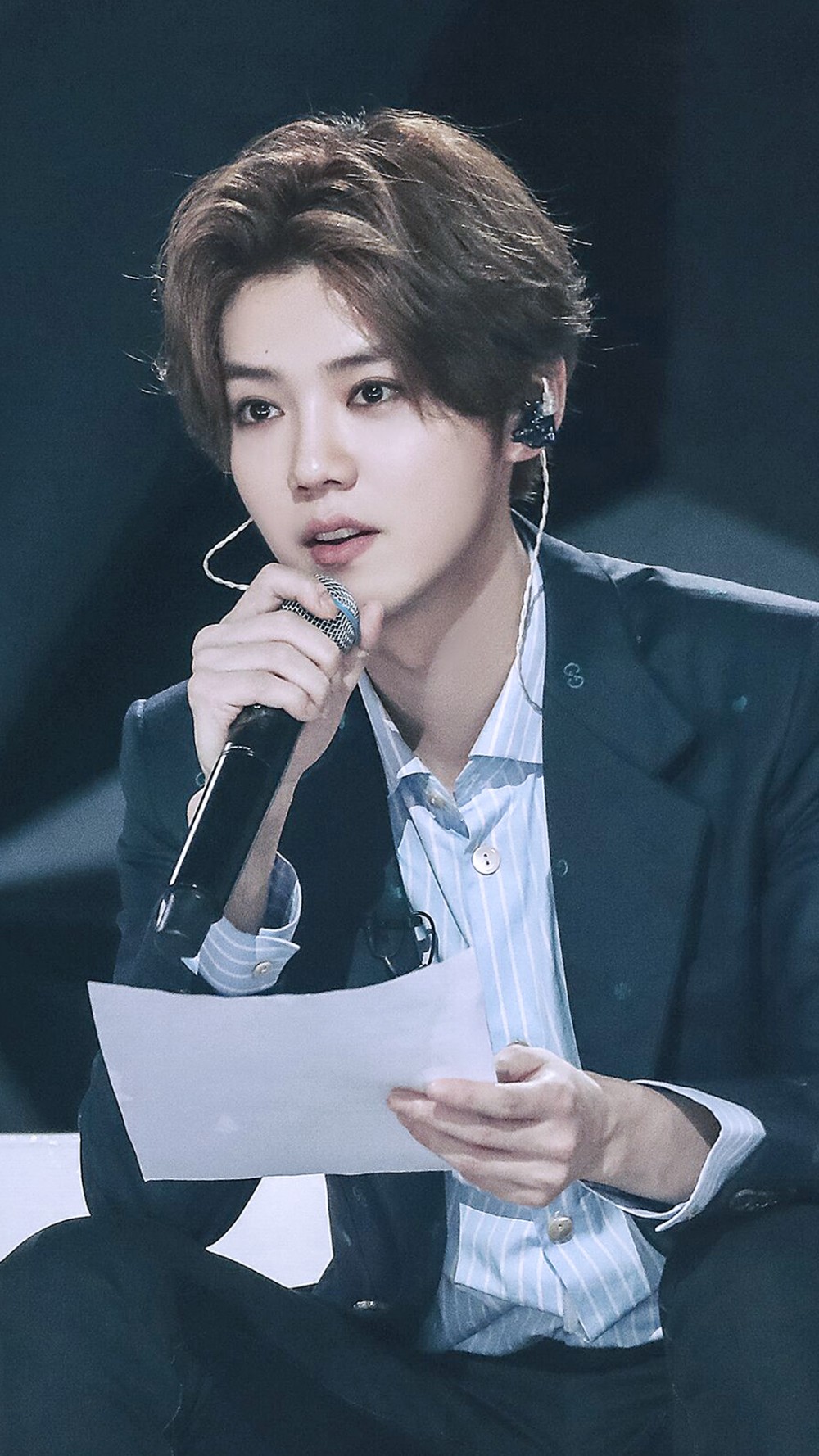 Weibo@地心引力爱上鹿爷下巴