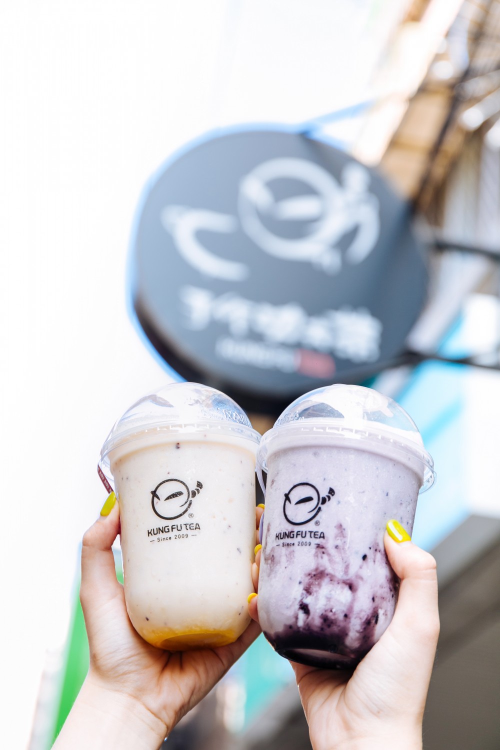 6/24-7/17開始還有好康活動小編報你知！每週三到週五，只要穿著或配件任一為繽紛莎莎色（黃、粉、紅、藍），到各家分店來杯冰涼的莎莎優格現折10元！