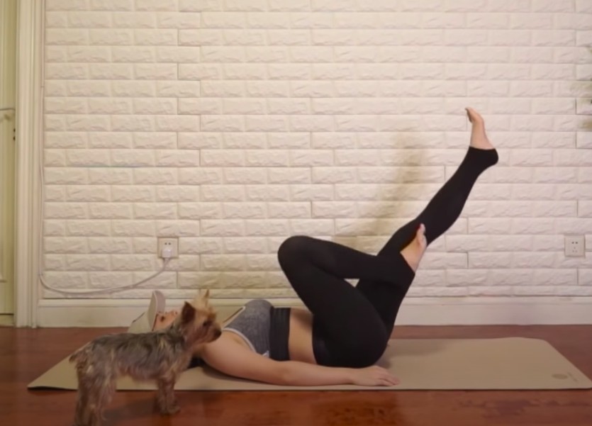 最經典的瘦腿動作!踩出去的腿也要盡量伸直