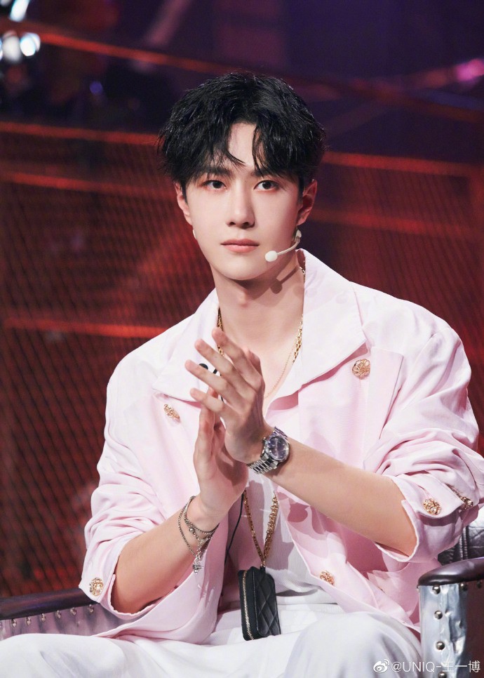 Weibo@UNIQ-王一博 