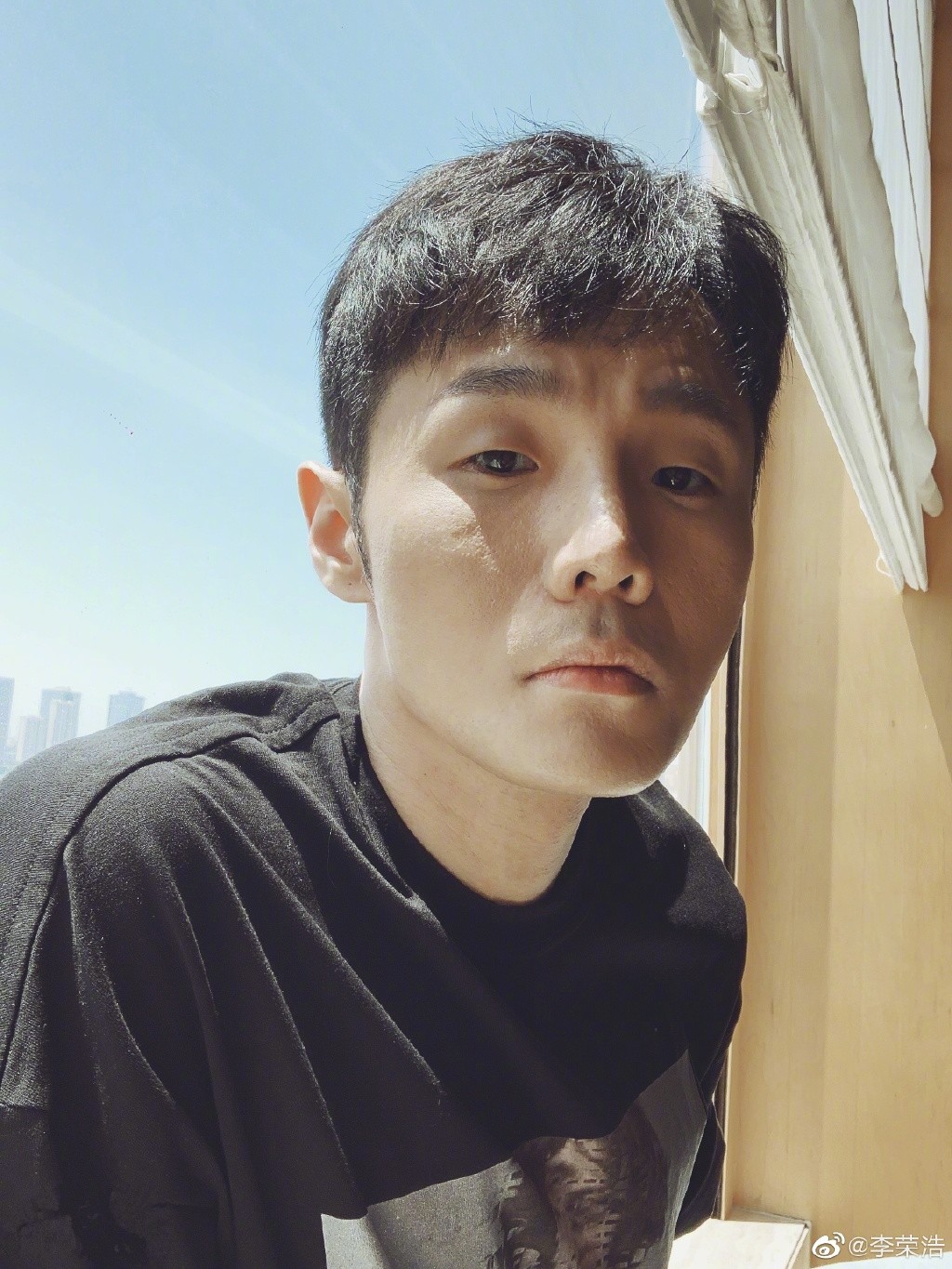 Weibo@李荣浩