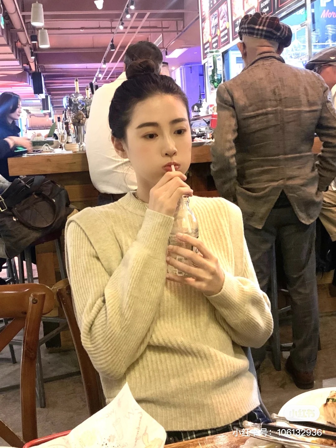 吸管喝水