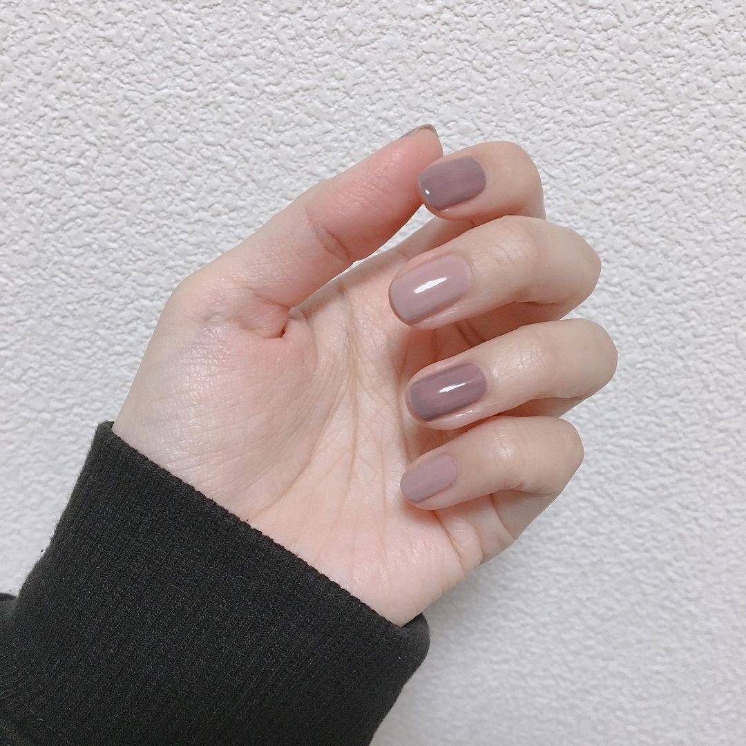 灰棕色指甲油