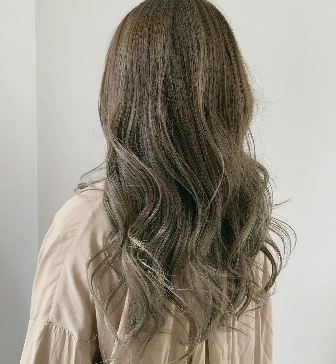 亞麻色頭髮的少女