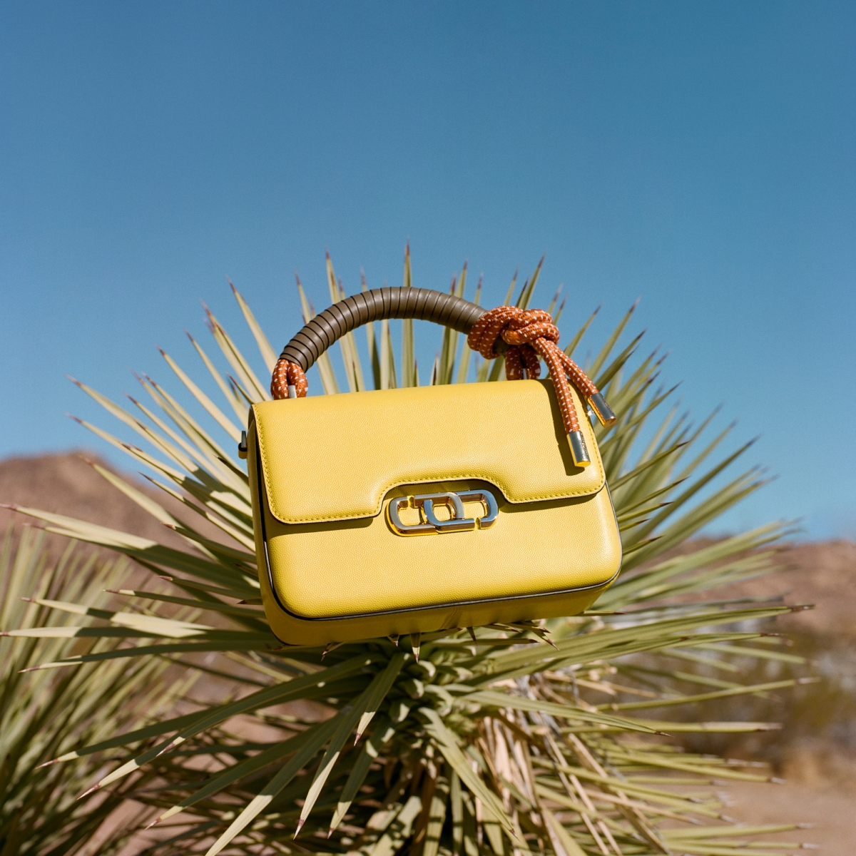 Marc Jacobs 萊姆黃The J Link NTD 20,900-3