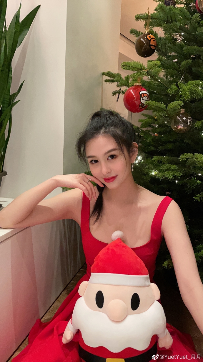 Weibo @ YuetYuet_月月