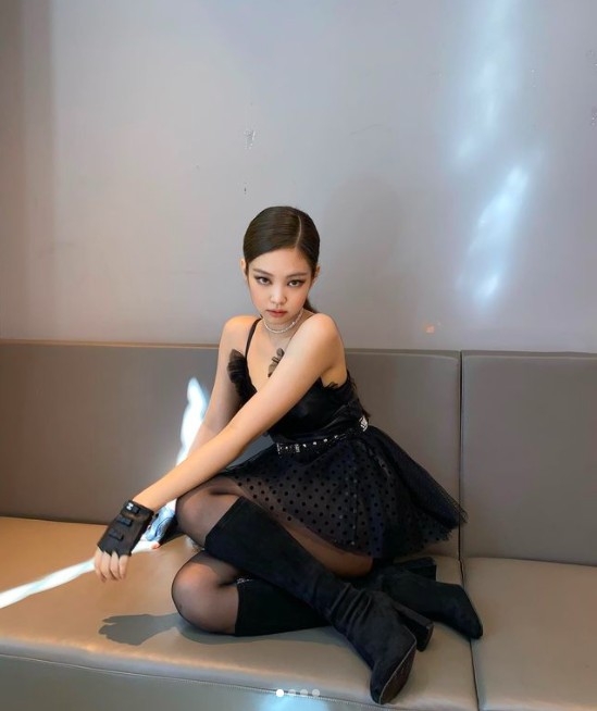 IG @jennierubyjane