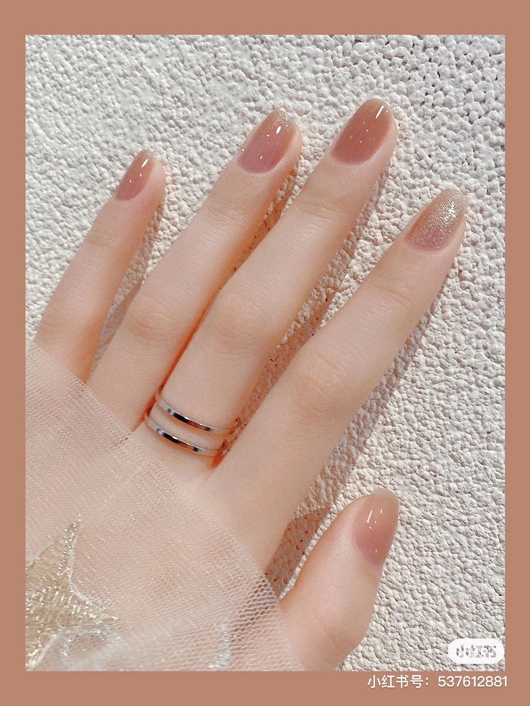 玫瑰茶色指甲