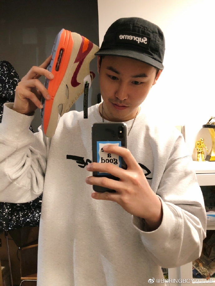 Weibo @BORINGBOYZCLUB