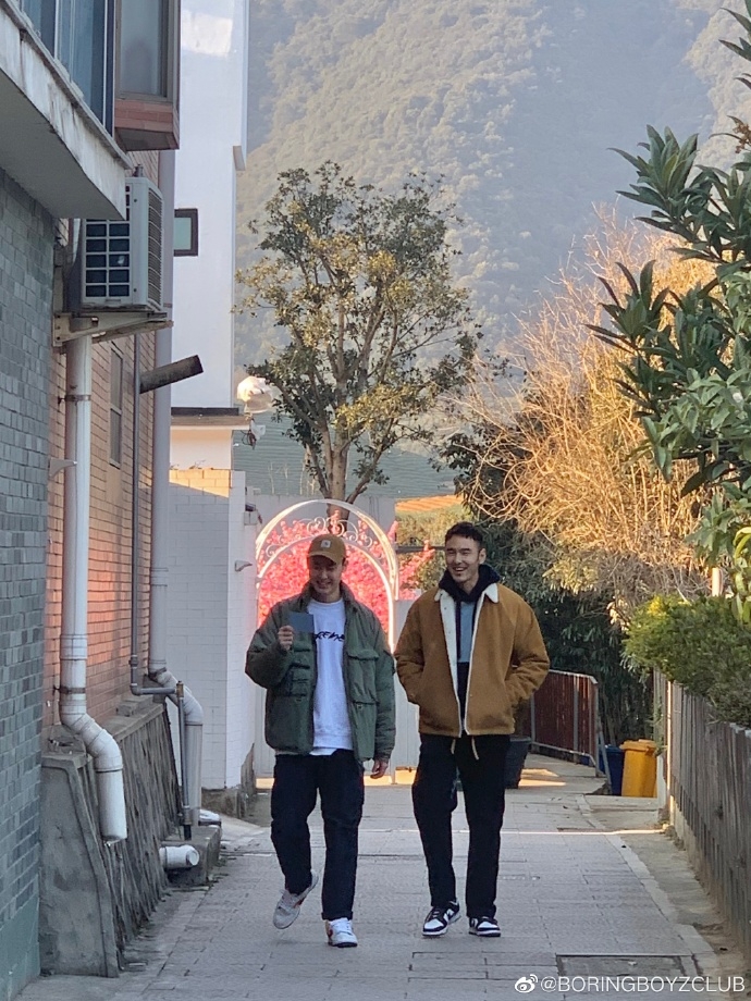 Weibo @BORINGBOYZCLUB