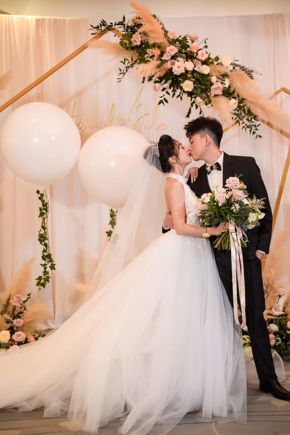 FB@ 貝童彤 (彤彤姐姐)