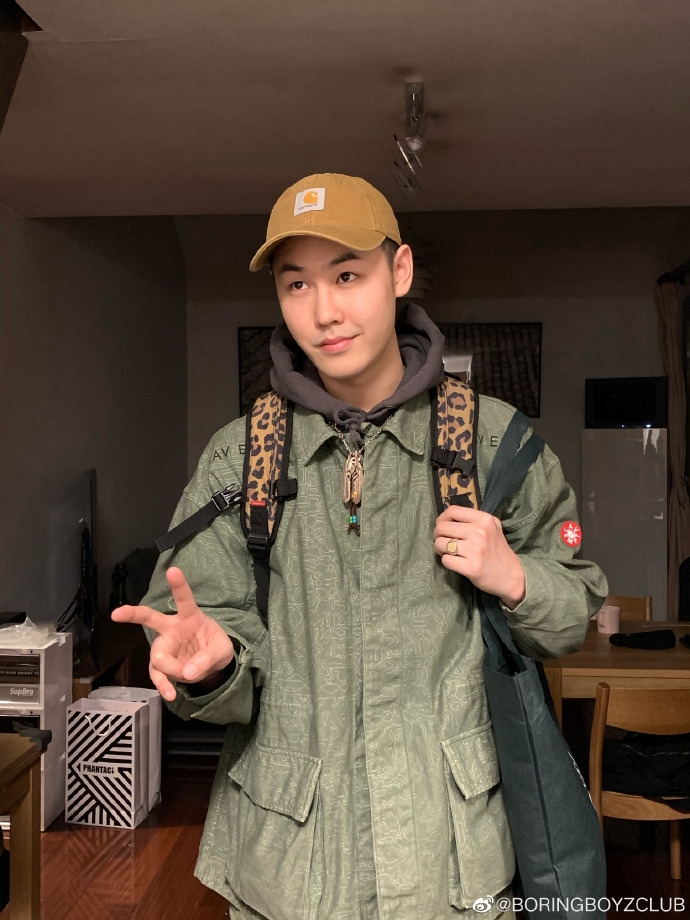 Weibo @BORINGBOYZCLUB