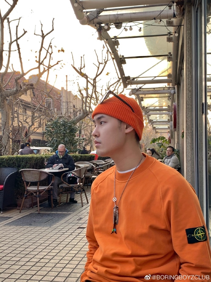 Weibo @BORINGBOYZCLUB