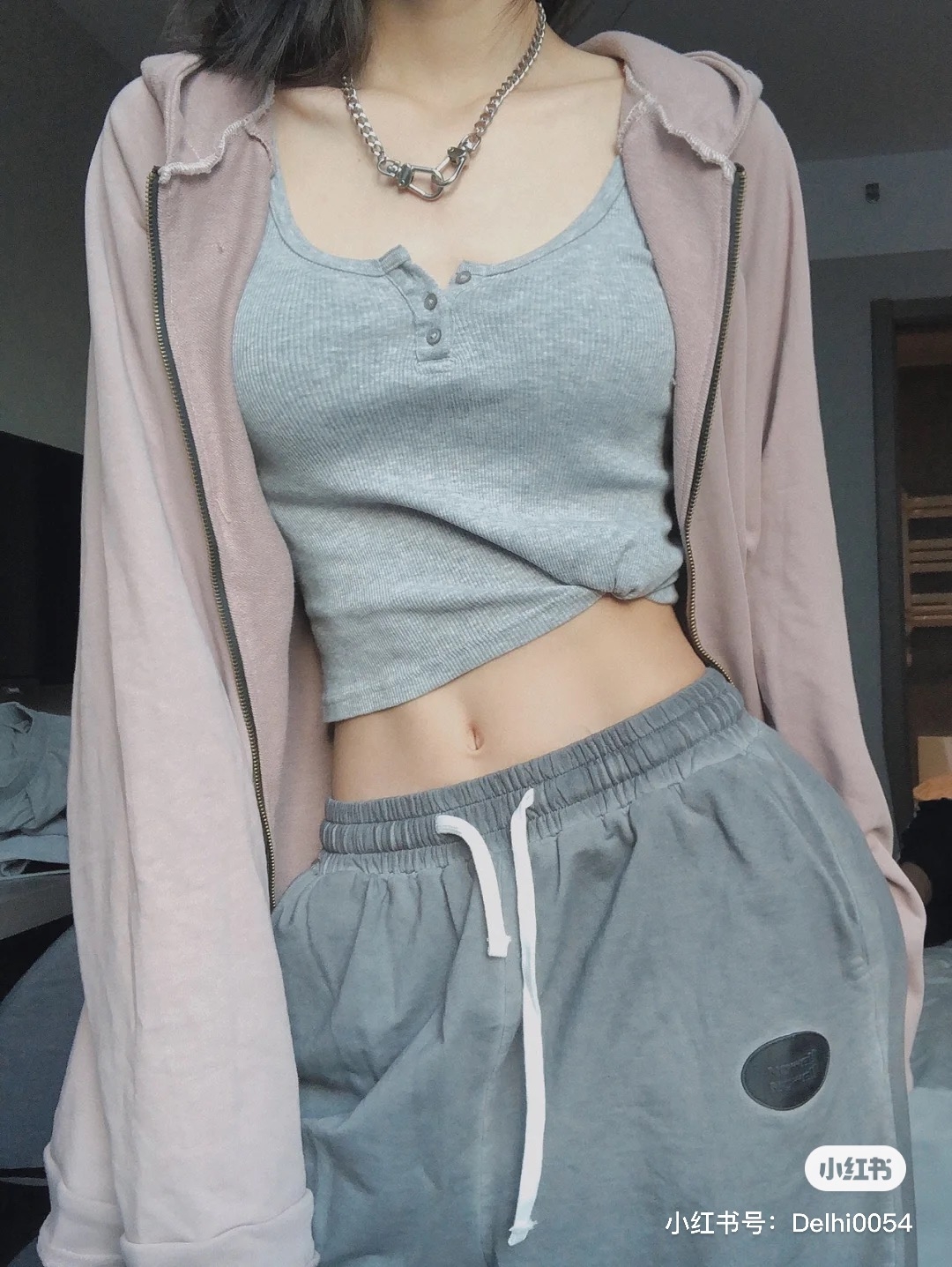 BM女孩單品短版緊身露腰穿搭示範