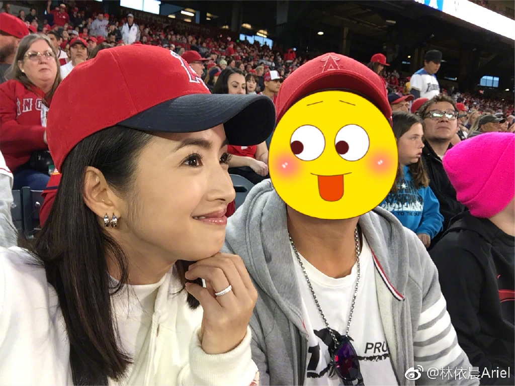 Weibo@林依晨Ariel