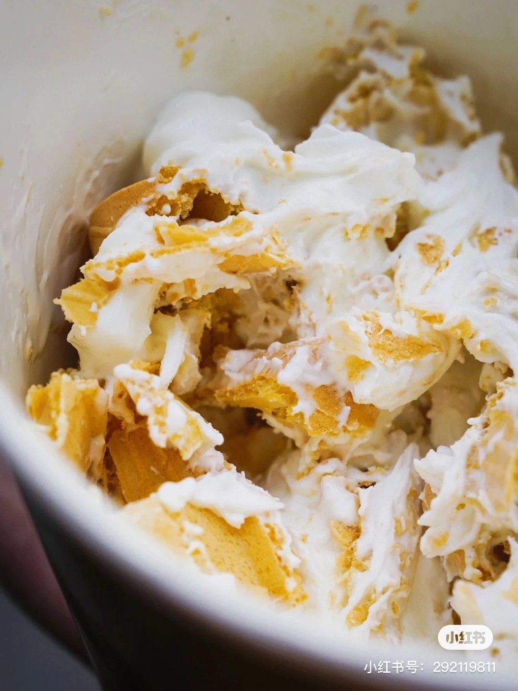 Dcard推薦麥當勞蛋捲冰淇淋隱藏版吃法！倒扣Cold Stone吃法、韓妞瘋蛋捲冰淇淋加拿鐵、薯條沾蛋捲冰淇淋超經典、日妞愛蛋捲冰加蘋果派