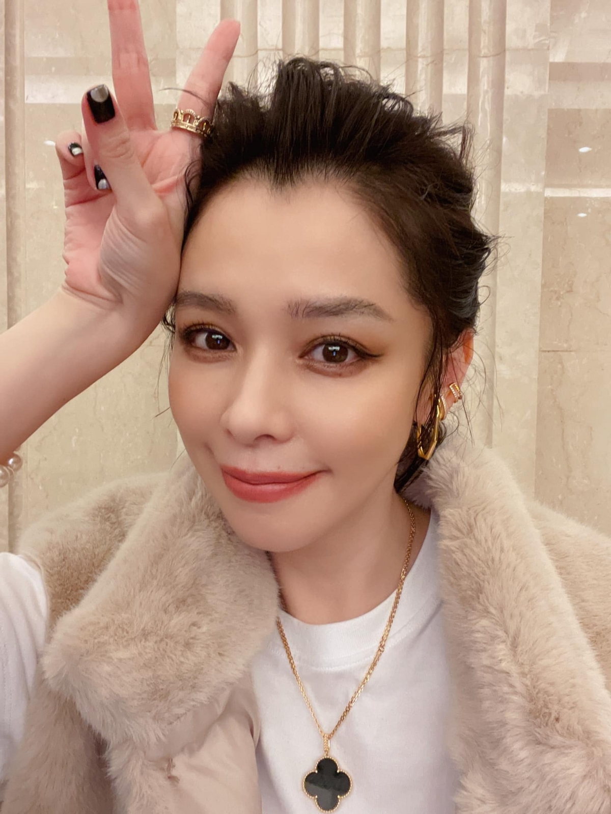 IG@vivianhsu.ironv
