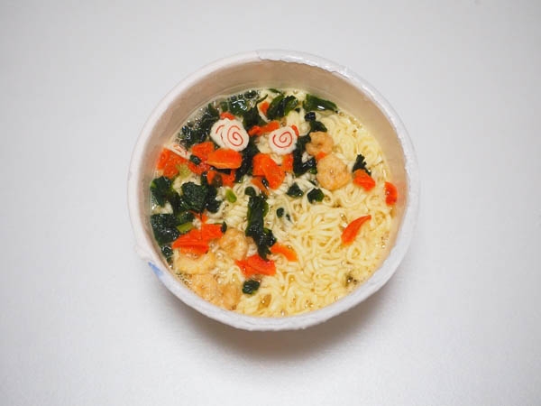 來一客鮮蝦魚板麵推薦吃泡麵不胖瘦必吃泡麵