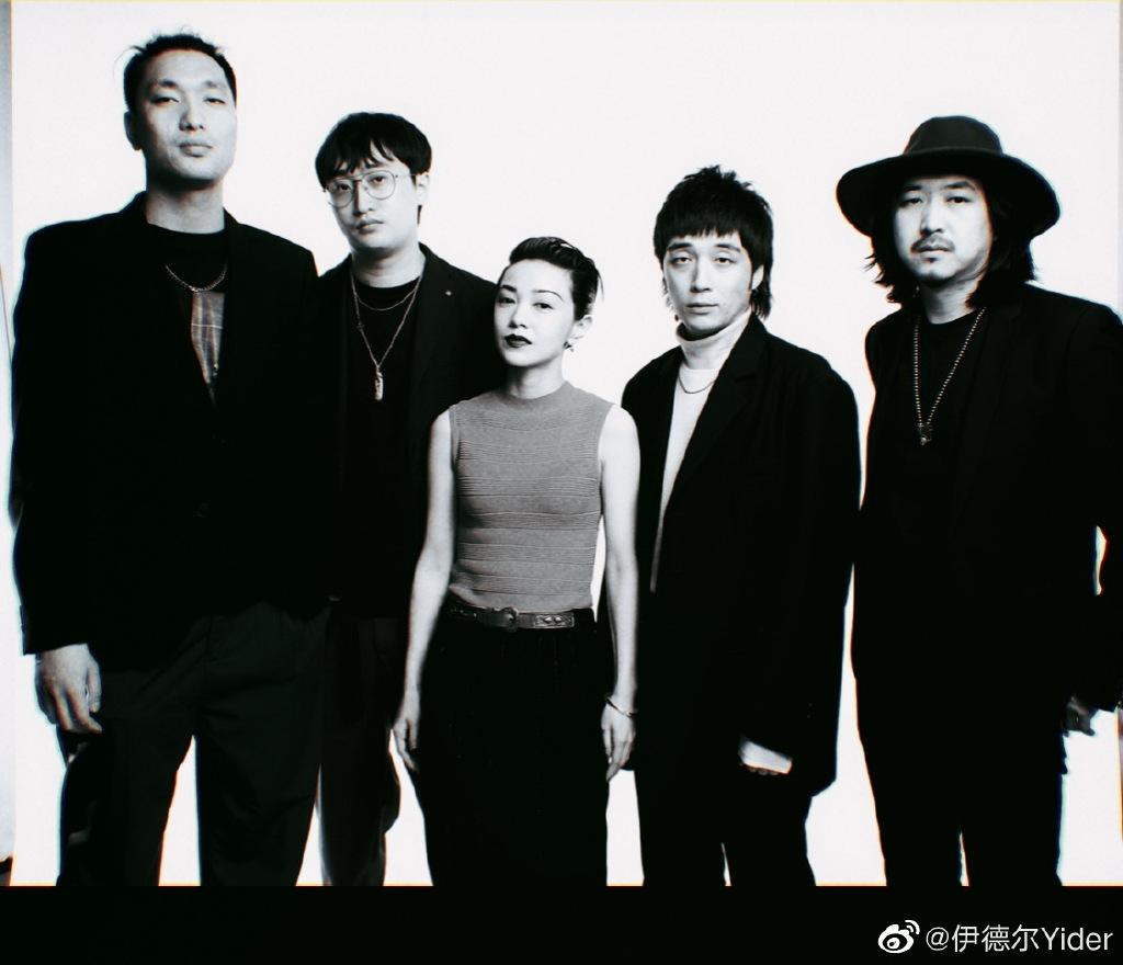 Weibo@郭采洁／右二為伊德爾