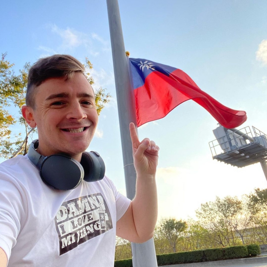 FB@Logan D Beck 小貝