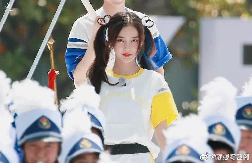 跑男Angelababy造型Angelababy愛心雙馬尾