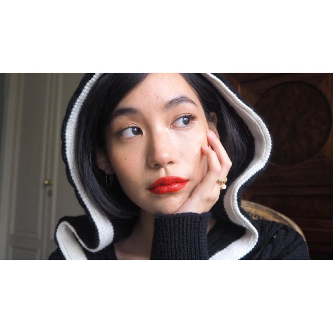 轉學女生臭臉女生夯！泰國Chicha Amattayakul