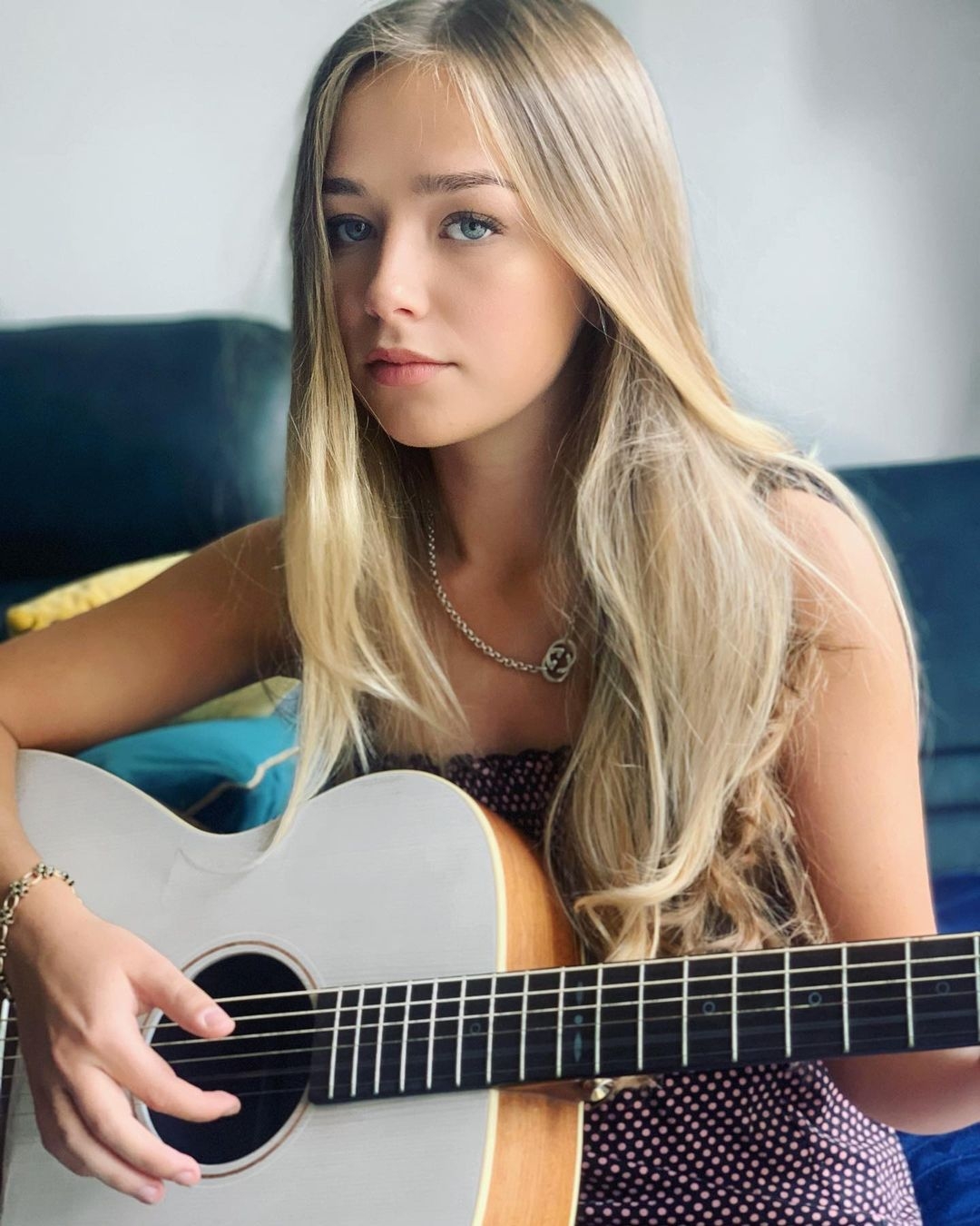 IG@officialconnietalbot