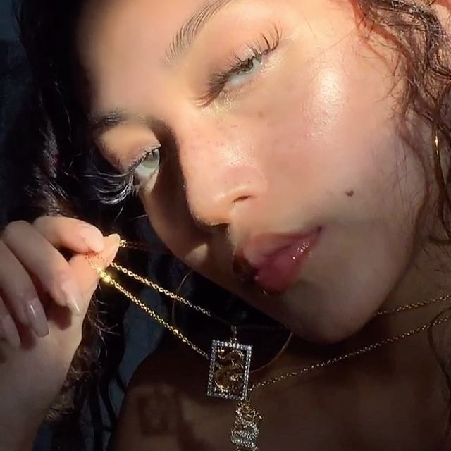 女網友超狠送男友『復仇項鍊』？訂製偷吃「3女姓名