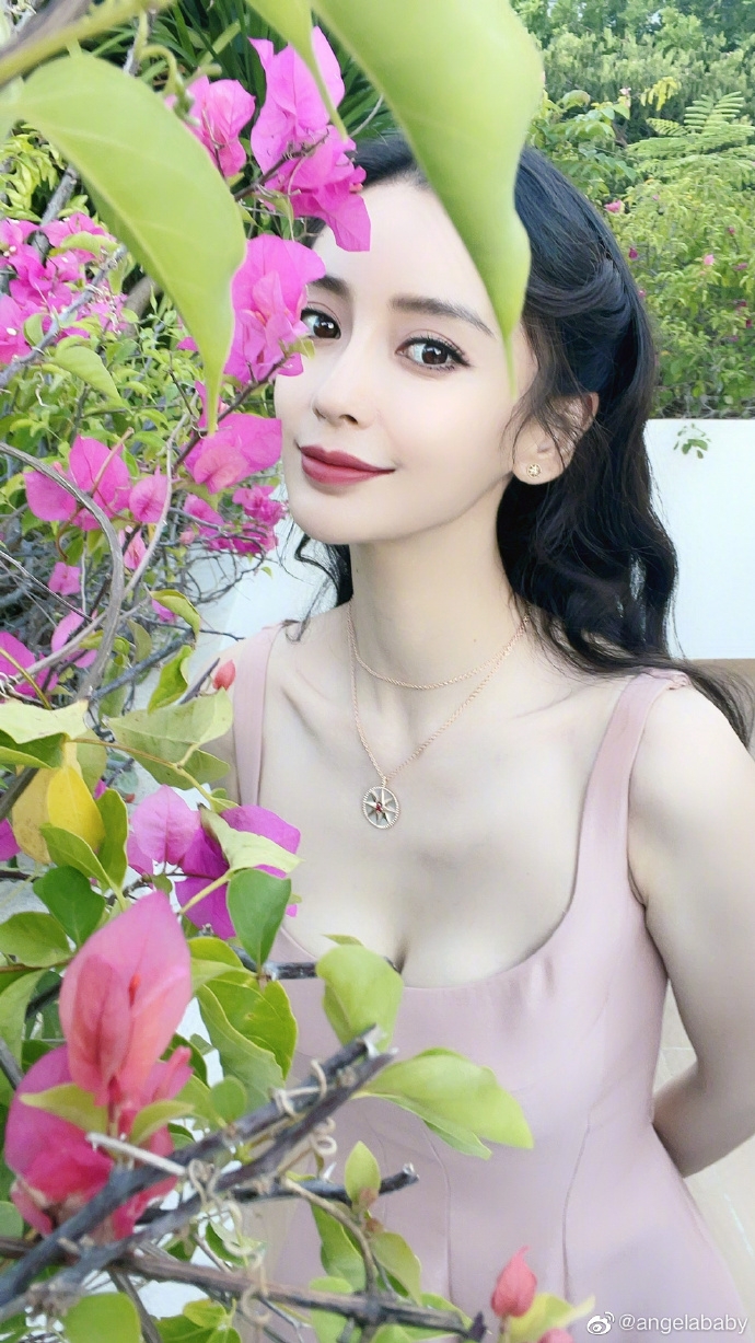 Weibo@angelababy