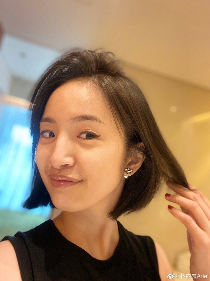 Weibo @林依晨