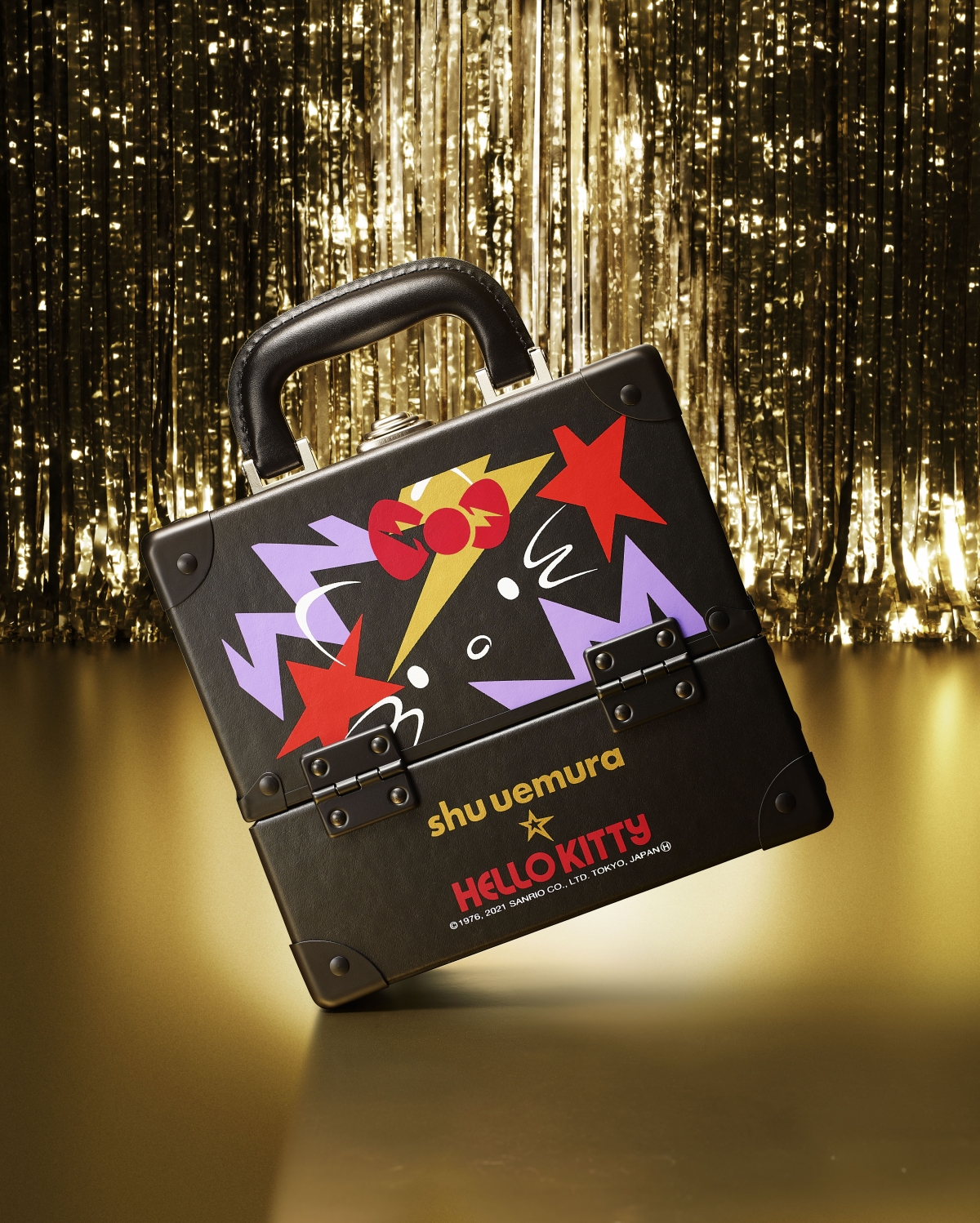 shu_holiday_shuxhellokitty_product_shot_phase1_makeup_box_4x5_dmi_image__no-cta_small