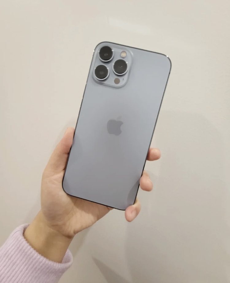 iPhone 13天峰藍