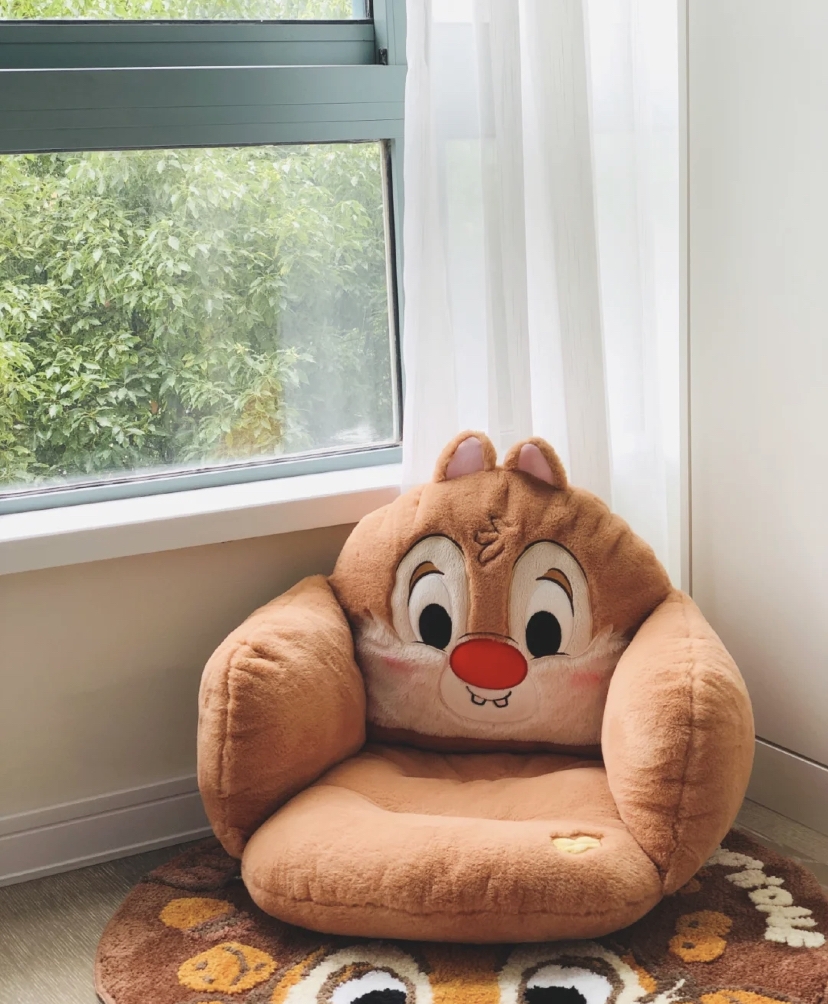 奇奇蒂蒂沙發擺設