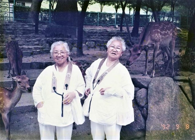 兩姐妹總是以樂觀、開朗的心態面對一切。