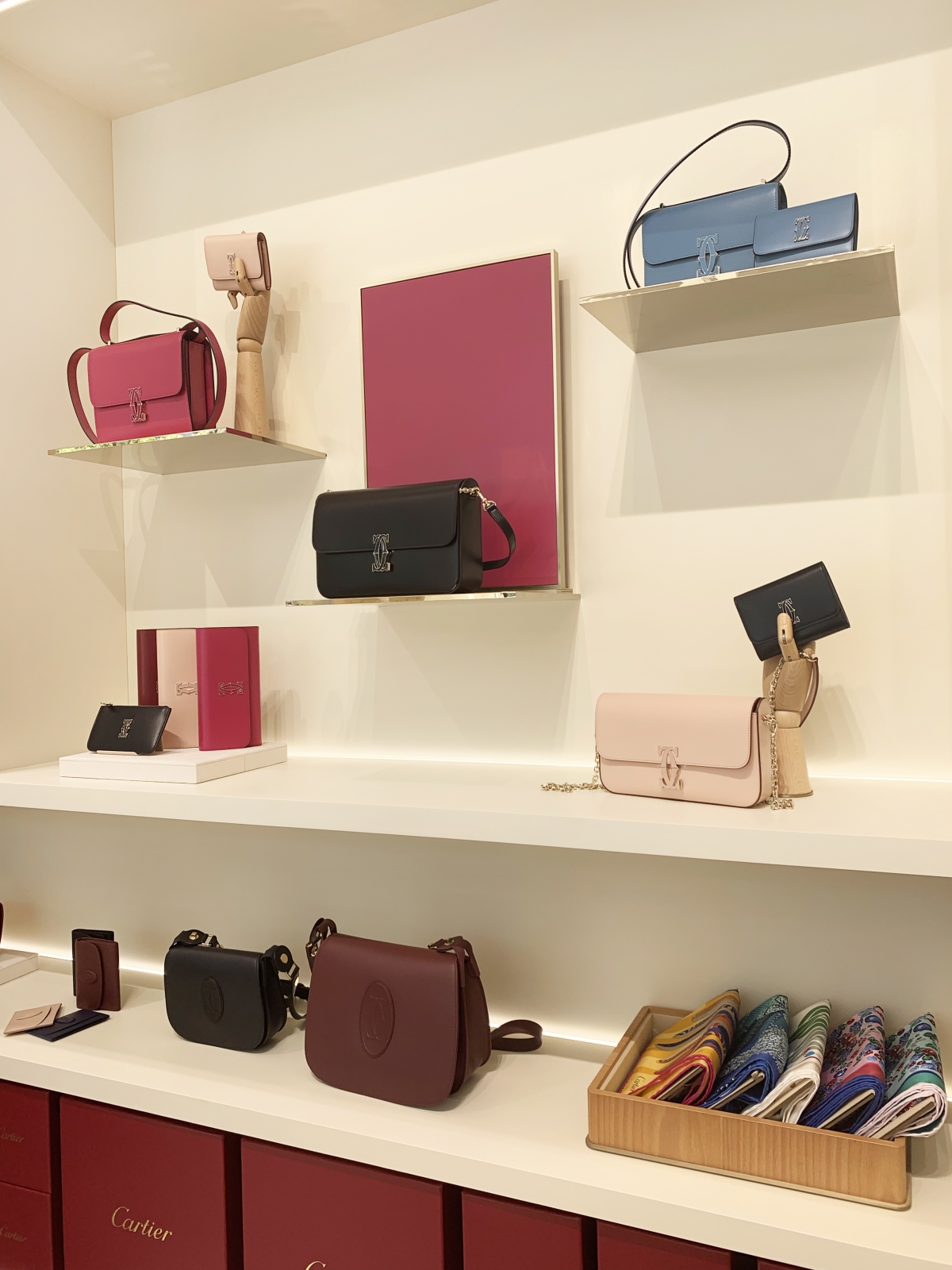 Cartie包包、皮夾