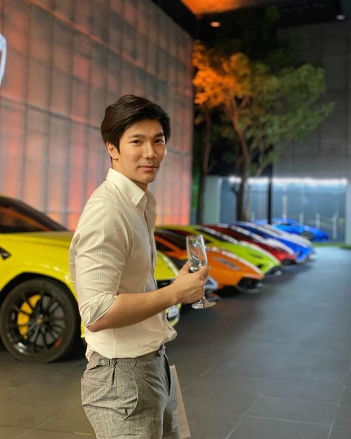 泰國高富帥車被撞
