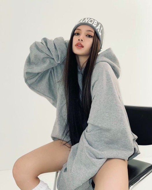 BLACKPINK Lisa帽T穿搭