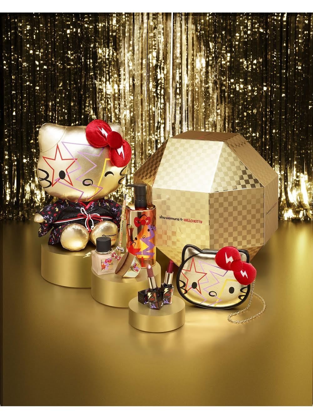 植村秀近期與HELLO KITTY參加了最時尚的搖滾潮趴