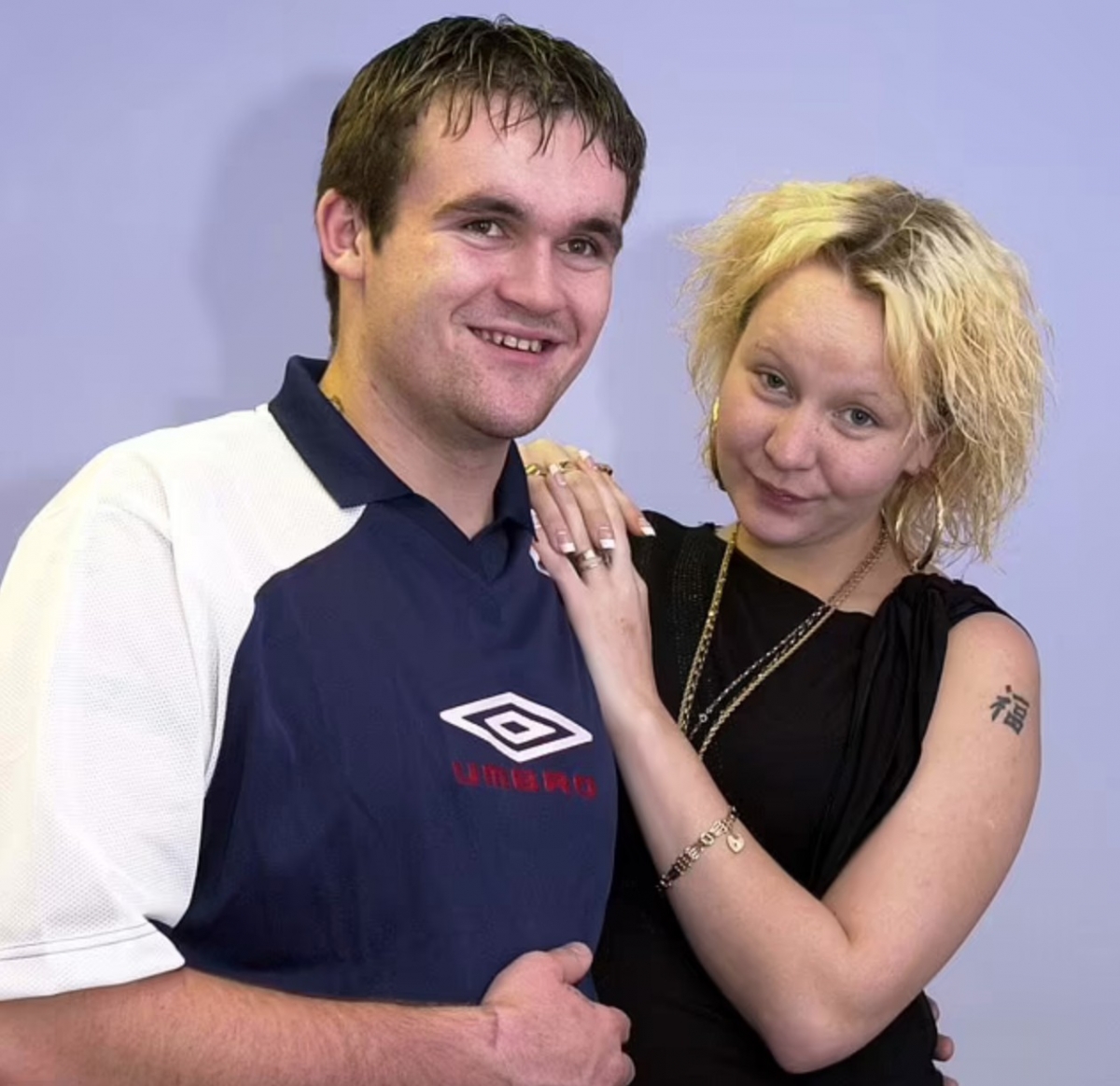 麥可在2003年和妻子珊卓拉結婚，且育有一女