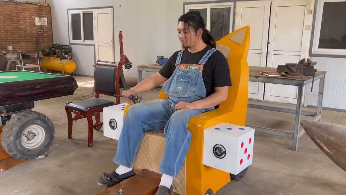 電動麻將桌除了被裝上可以上下移動的輪子,還有更多實用配備!