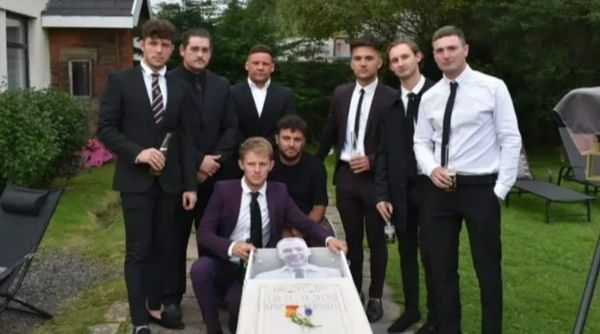 我們完全無法接兄弟們崩潰直呼主角：「他竟然是一個見色忘友的人！」