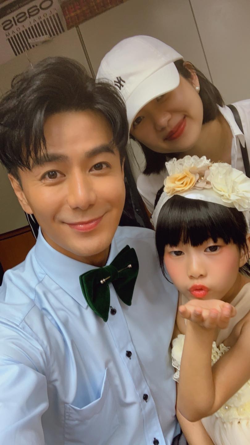 郭彥均與妻子小孩合照