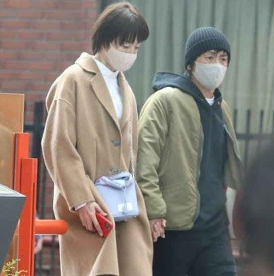 森田剛與宮澤理惠牽手散步