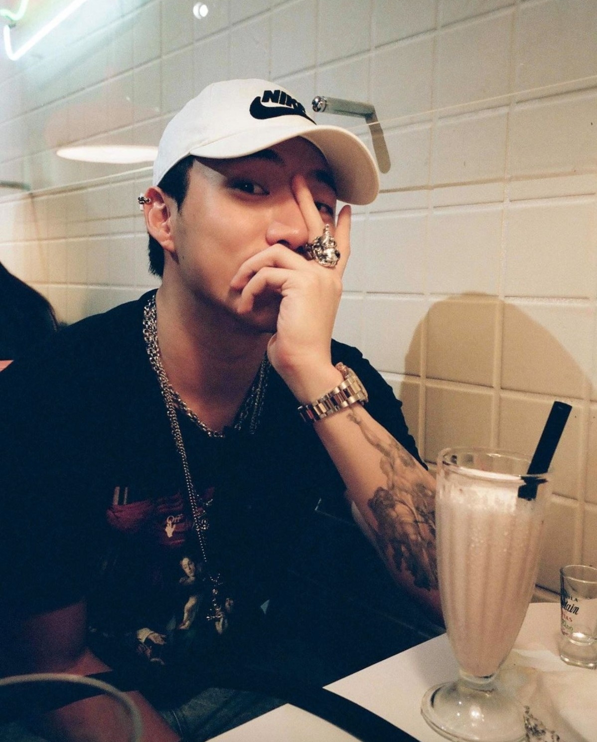 ØZI最後也提到，不會忘記做音樂的初衷，也對於能夠和其他音樂人交流、彼此鼓勵就是最好的正能量。