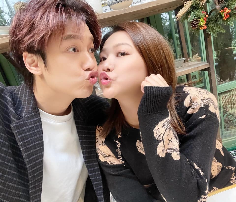 「那對夫妻」Kim貼心幫剪腳指甲