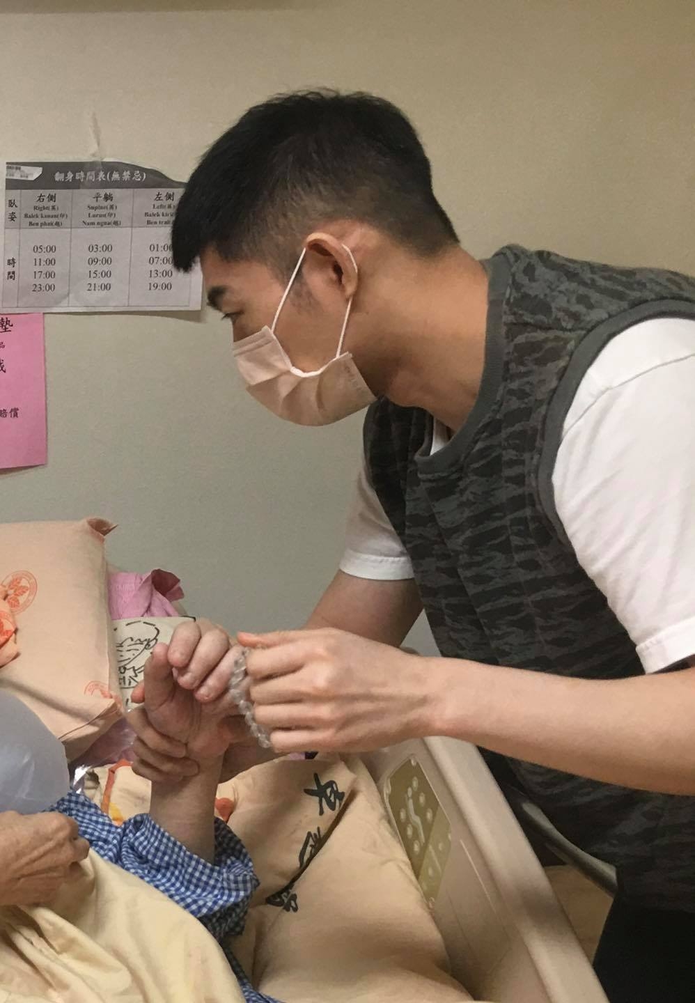 施易男感動喊話：「男哥在這謝謝妳，成為我的粉絲並一直支持著我。」