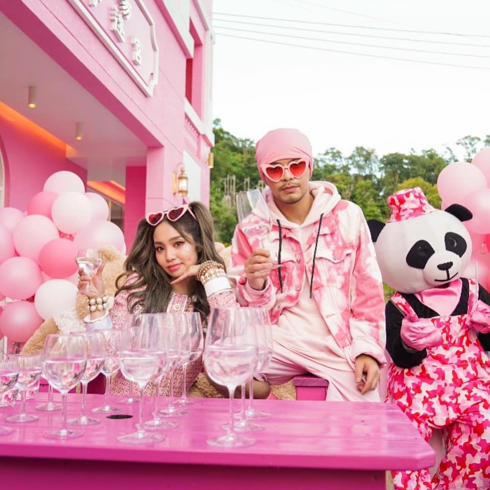 陳芳語與黃明志合唱新歌〈玻璃心〉,在一個月內衝破3千萬驚人點閱。