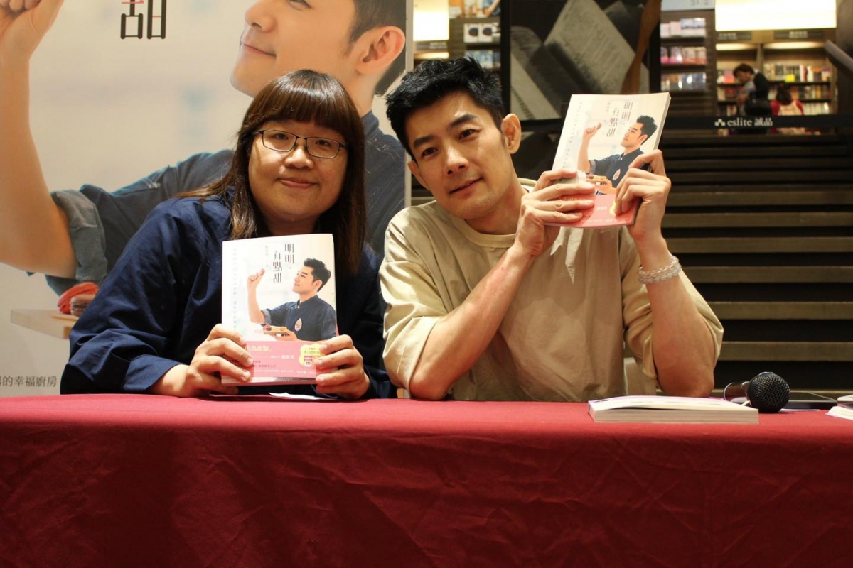 施易男「鐵粉」離世