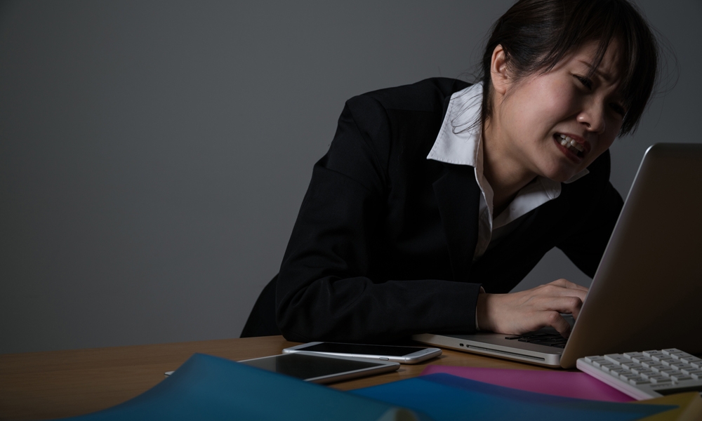 社畜在電腦前加班的心累表情