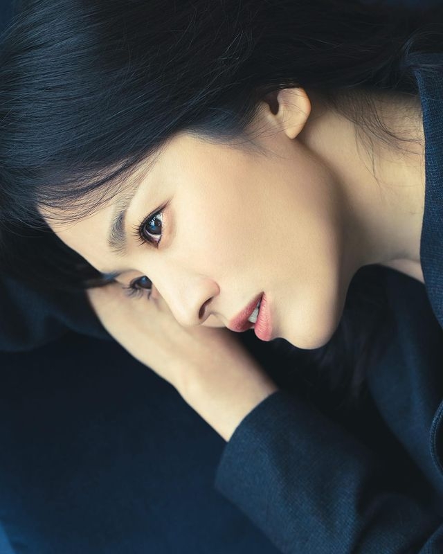 宋慧喬側臉海報照